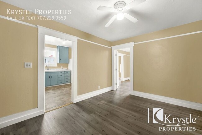 Building Photo - Charming and Updated 2-Bedroom Apartment w...