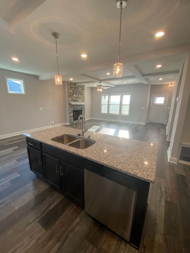 Building Photo - 1/2 off 1st months rent