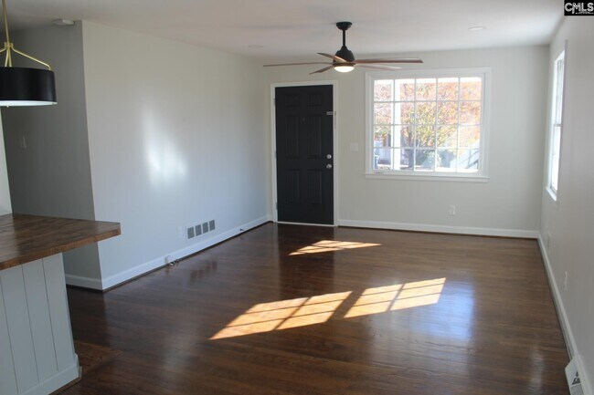 Building Photo - 955 Laurie Ln