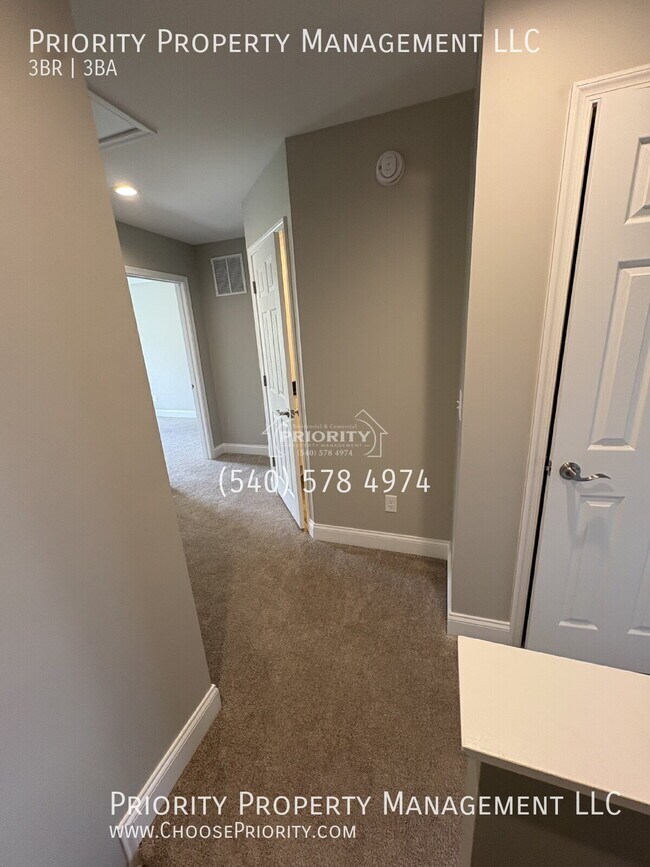 Building Photo - 751 Zephyr Dr