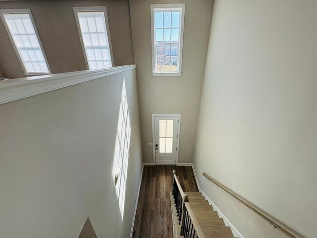 Building Photo - Pre-leasing for an April Move in-TOWN MADISON