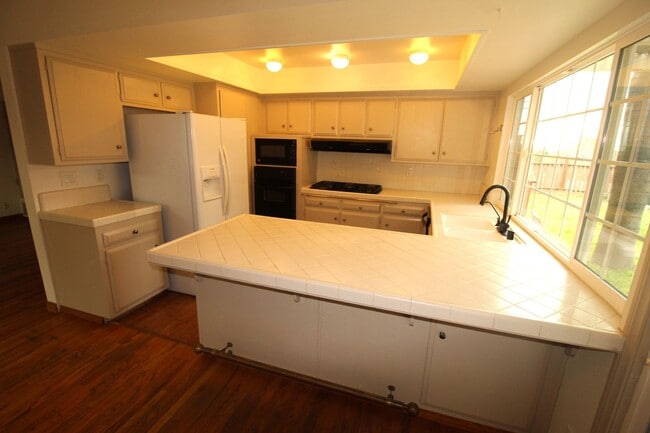 Building Photo - Spacious Corner Lot Home in Desirable Vent...