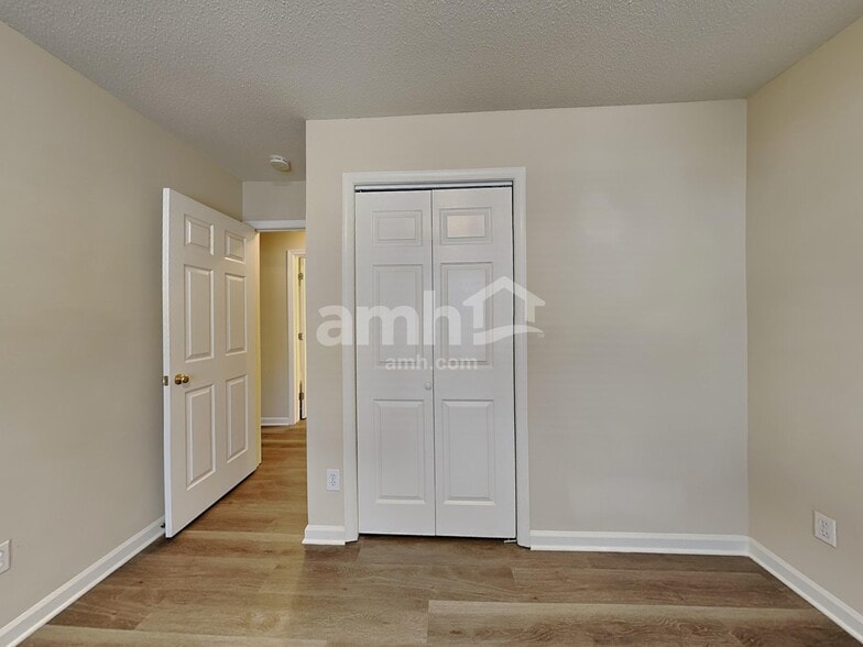 Building Photo - 6323 Stonewick Dr