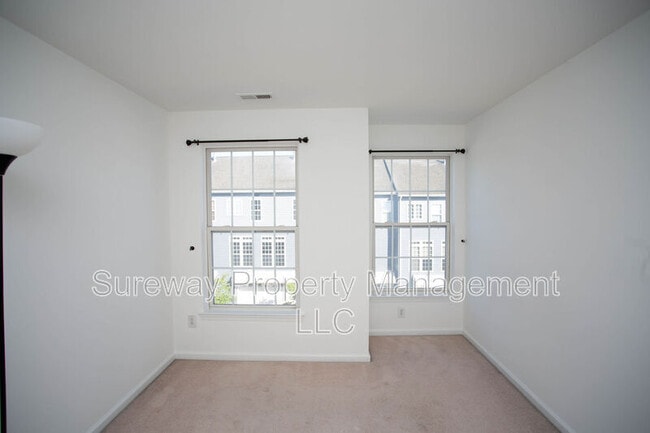 Building Photo - 15 Fawn Ct