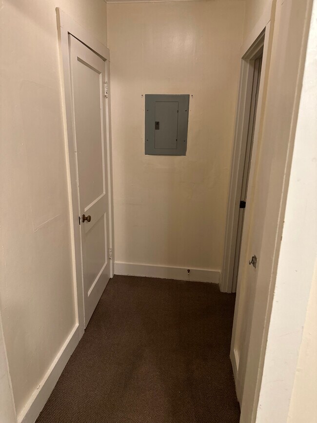 Building Photo - 1315 China St