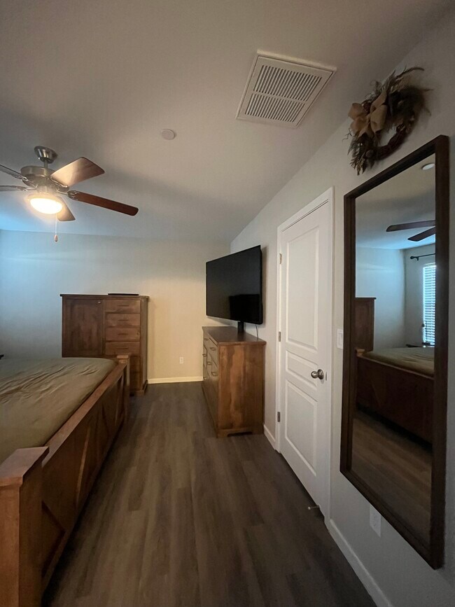 Building Photo - 4230 E Four Creeks Ct