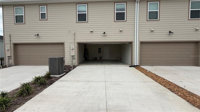 Building Photo - 2133 Southbury Dr