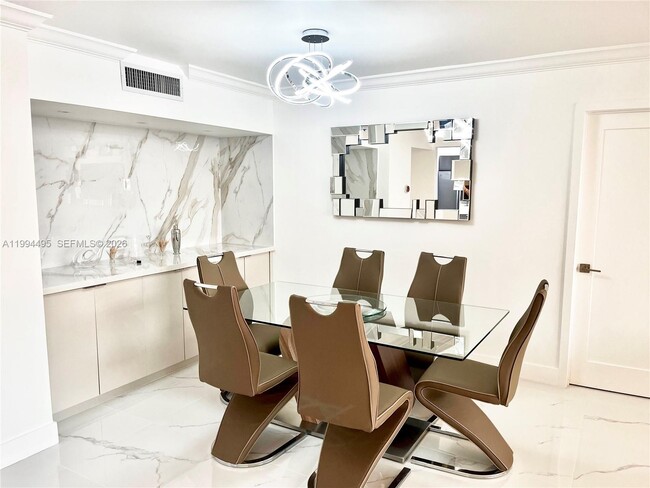 Building Photo - 3701 N Country Club Dr