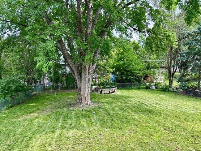 Building Photo - 3206 Vale Cir SW