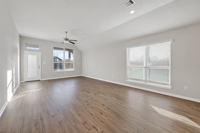 Building Photo - 151 Scenic Hills Ct