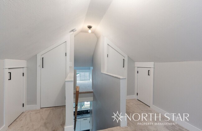 Building Photo - Coming Soon!  Remodeled Sellwood Bungalow