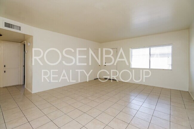 Building Photo - 1326 N Miller Rd