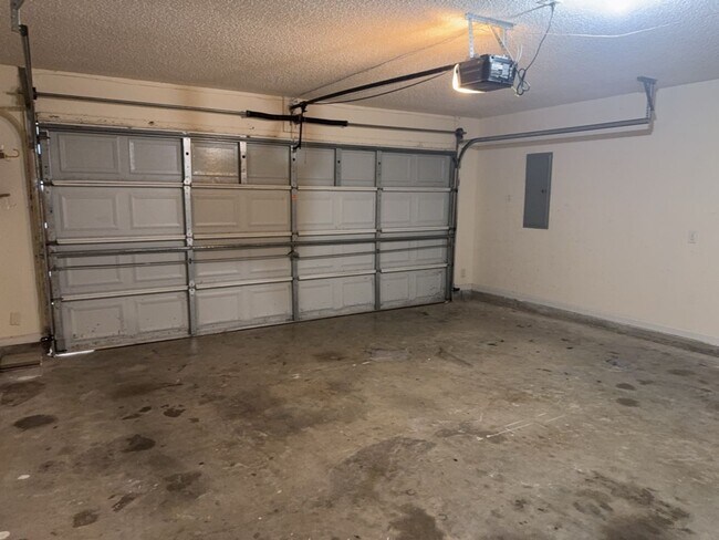 Building Photo - 525 Golden Grove Ln