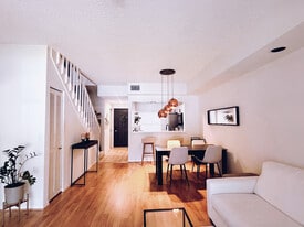 Building Photo - 1018 Woodshire Ln