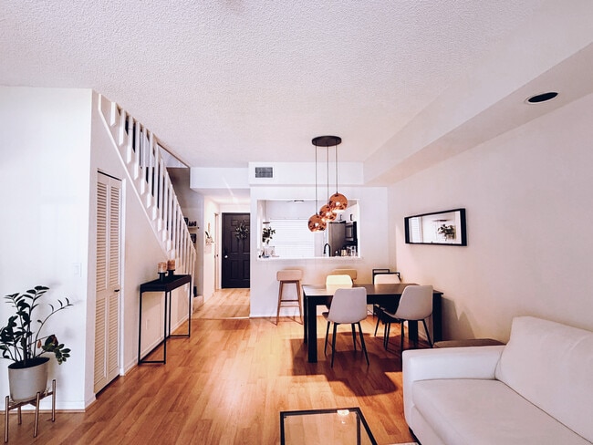 Building Photo - 1018 Woodshire Ln