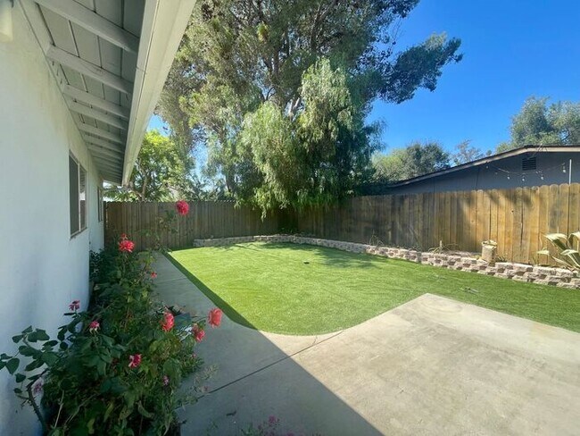 Building Photo - Turnpike Foothills 3 Bedroom Home - Available Now