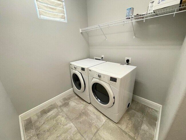 Building Photo - 2981 Casterton Dr