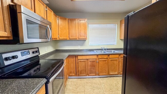 Building Photo - 3-Bed, 2-Bath Single Story Home with Big Y...