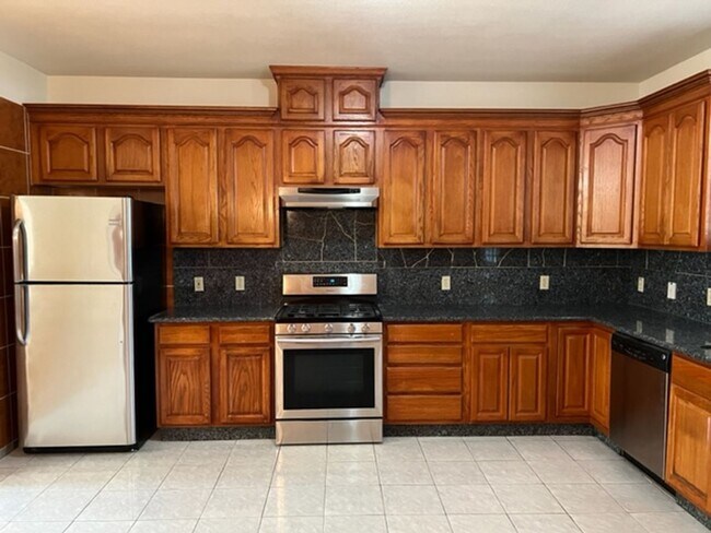 Building Photo - Beautiful Single Story home in Carmichael, 4+2, Large living area, 2 garages.
