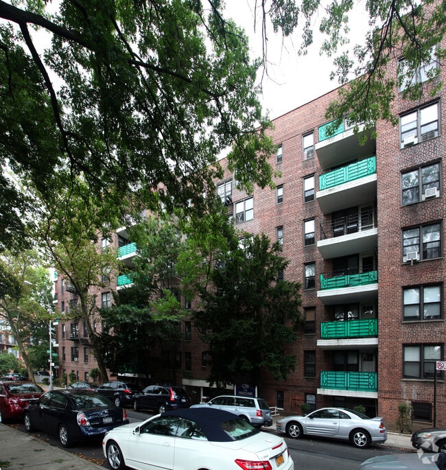 Building Photo - 84-50 Austin St