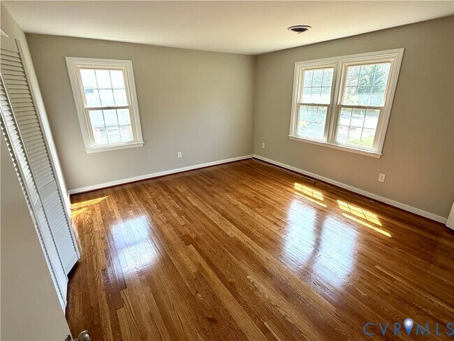 Building Photo - 11402 Creekside Dr