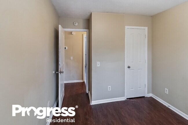 Building Photo - 5351 Ridgemere Ct