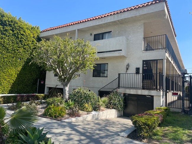 Building Photo - 3102 Bagley Ave.