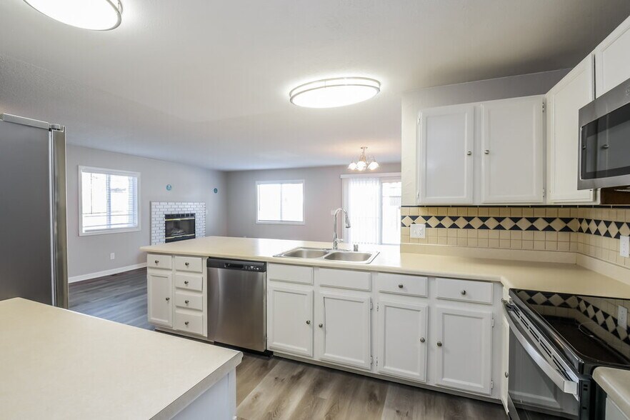 Building Photo - 4494 S Bahama Way