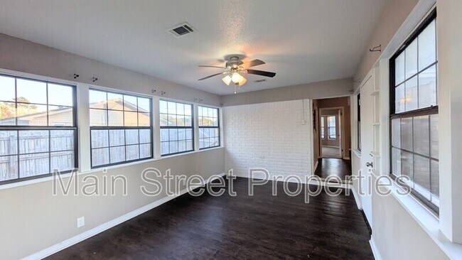 Building Photo - 7524 Sandy Creek Dr