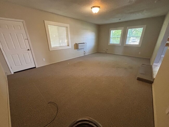 Building Photo - Charming 3-Bed Home in Hayden Lake — Spacious Lot & Attached Garage!