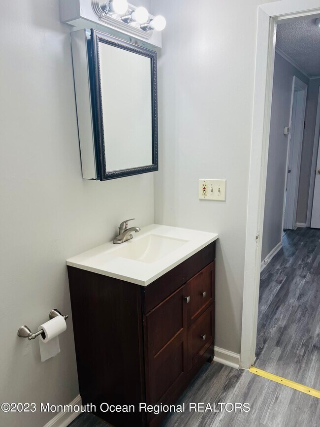 Building Photo - 36 Mundy Ave