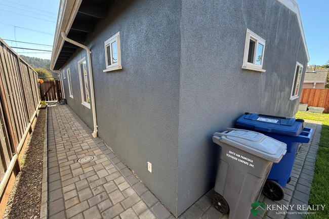 Building Photo - Beautifully Updated 3 Bedroom Home in South San Francisco