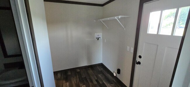 Building Photo - 605 Gallop Ct