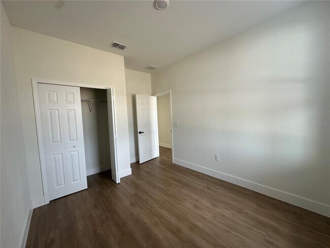Building Photo - 1323 E Derby Dr