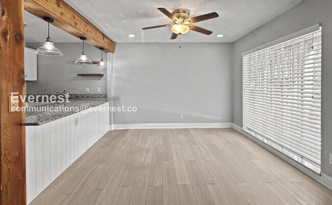 Building Photo - 1 Bed/1 Bath Condo with Off-Street Parking / Pet-Friendly / Vouchers Accepted / Available Now!