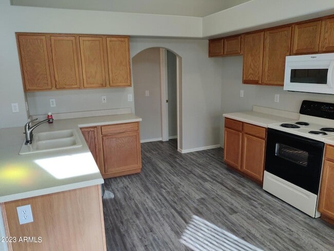 Building Photo - 12917 W Wilshire Dr