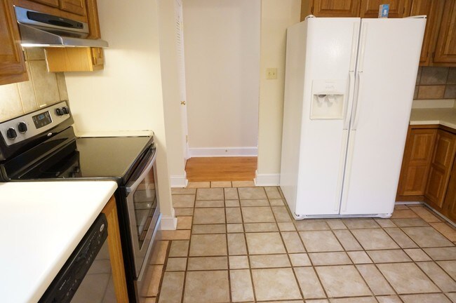 Building Photo - 1058 18th Ave NW