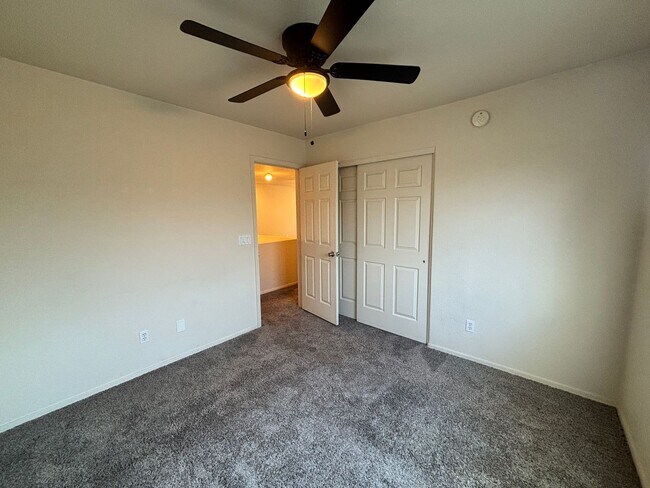Building Photo - 1051 W Sea Lion Dr
