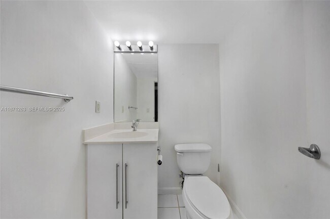 Building Photo - 3000 S Ocean Dr