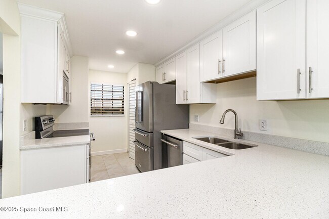 Building Photo - 4105 Ocean Beach Blvd