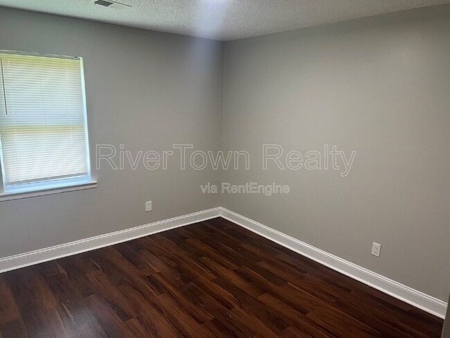Building Photo - 1059 Eyers Rd