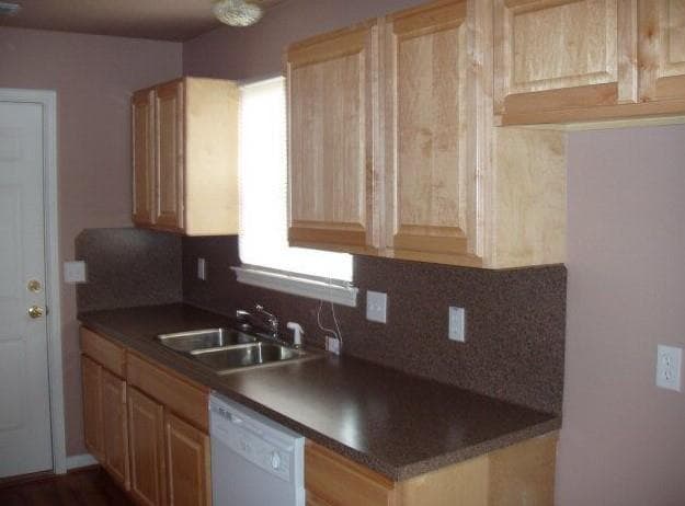 Building Photo - 176 Holly's Way