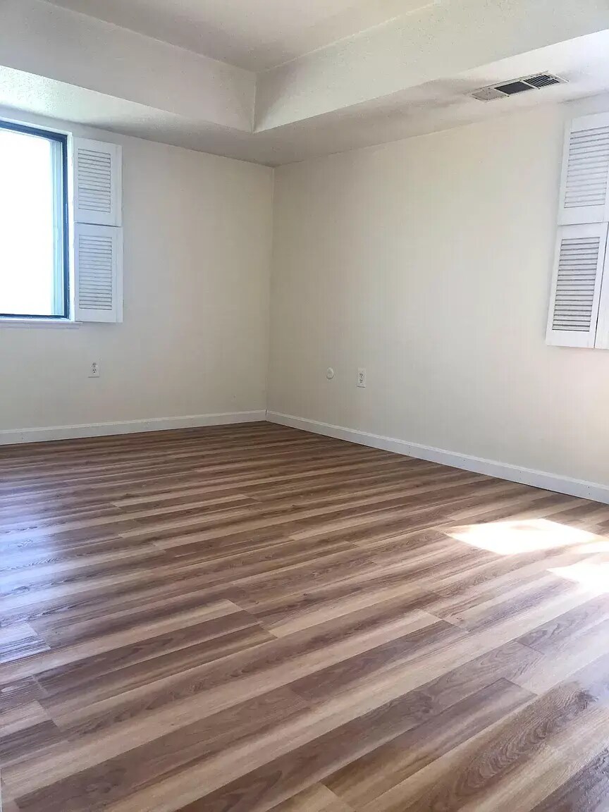 Building Photo - 7 Village Rock Ln