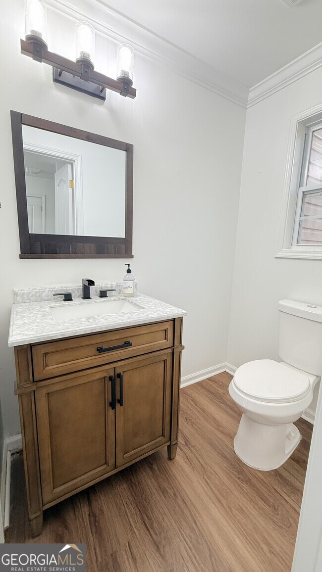 Building Photo - 3395 Woodlake Ln