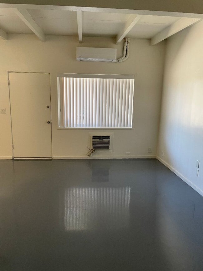 Building Photo - 540 S Mountain View Dr