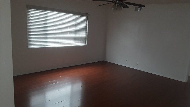 Living Room - 9350 S 6th Ave