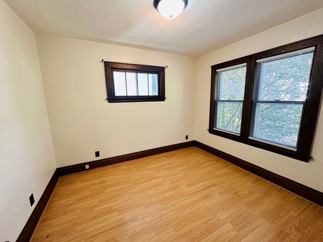 Building Photo - Charming 2-Bedroom Home with Hardwood Floo...