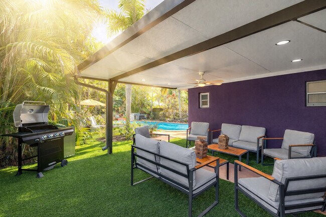 Building Photo - 1336 NE 14th Ave