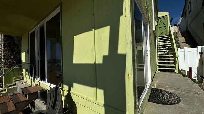 Building Photo - South Oceanside-Oceanfront Studio! Unfurnished with AC