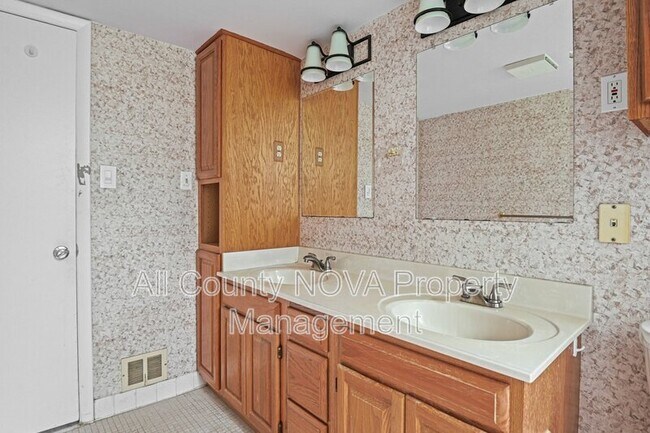 Building Photo - 8108 Timber Valley Ct